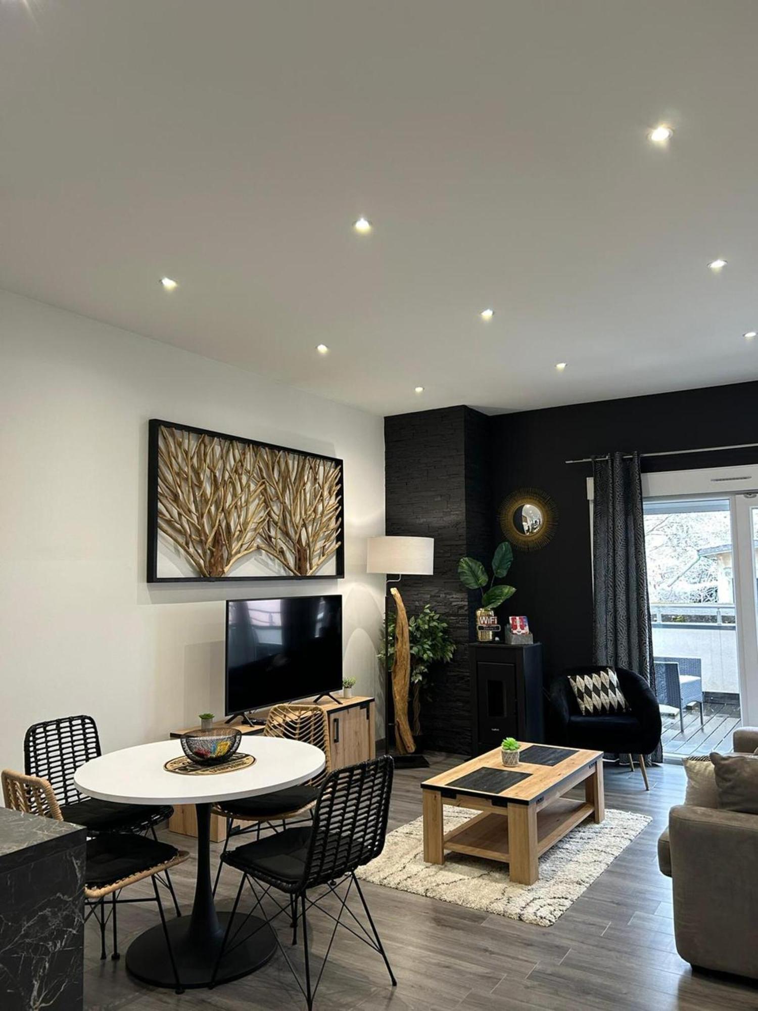 Black&White Home-By So'Serenityhome-Balcon-Parking Cluses Εξωτερικό φωτογραφία